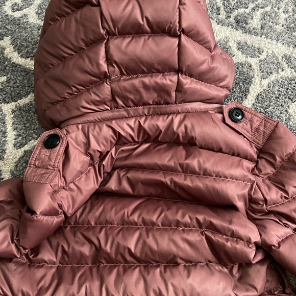 Burberry Kids Puffer Jacket in Burgundy - Picture 10 of 12